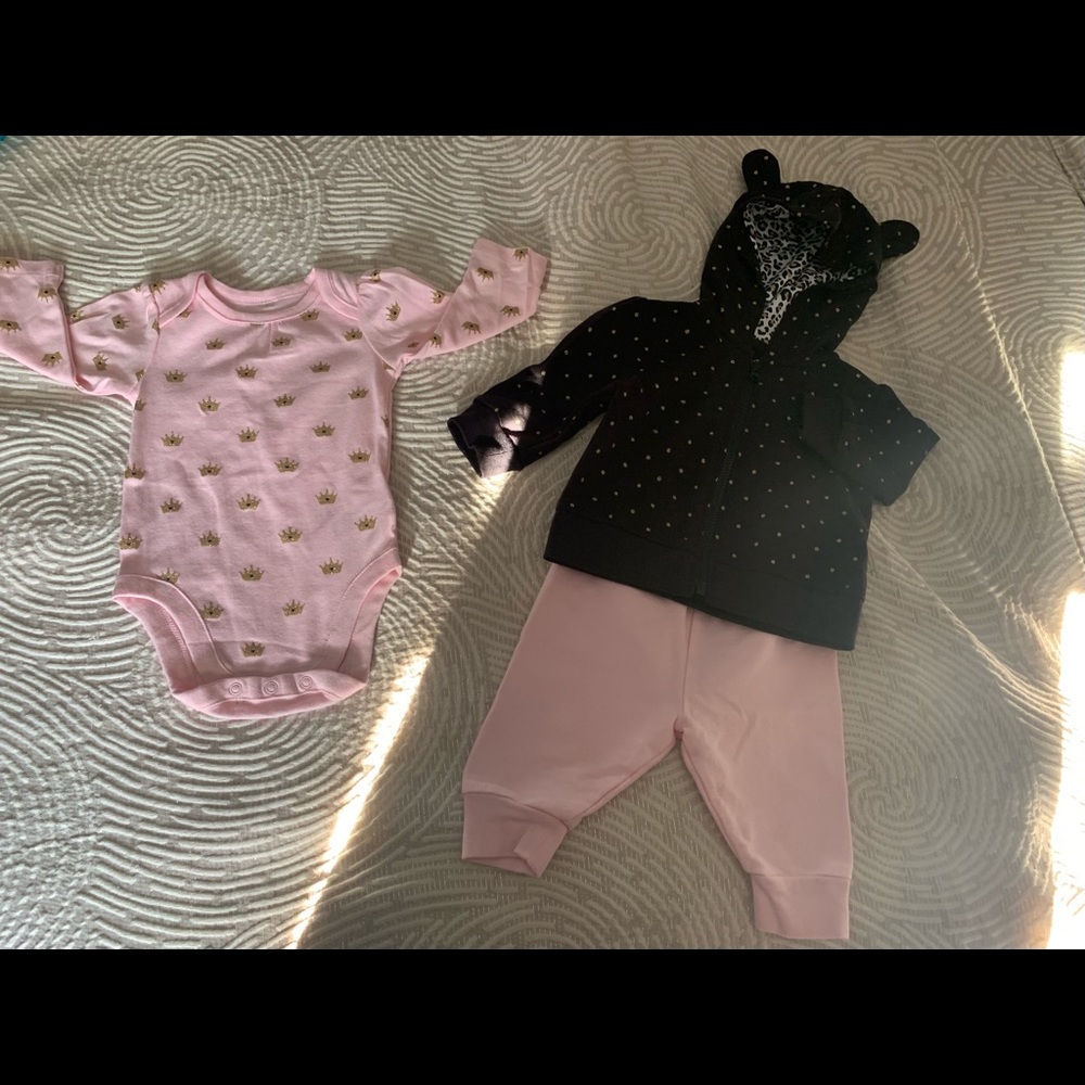 Children’s Place 3 pc hoodie baby girl 0-3 months